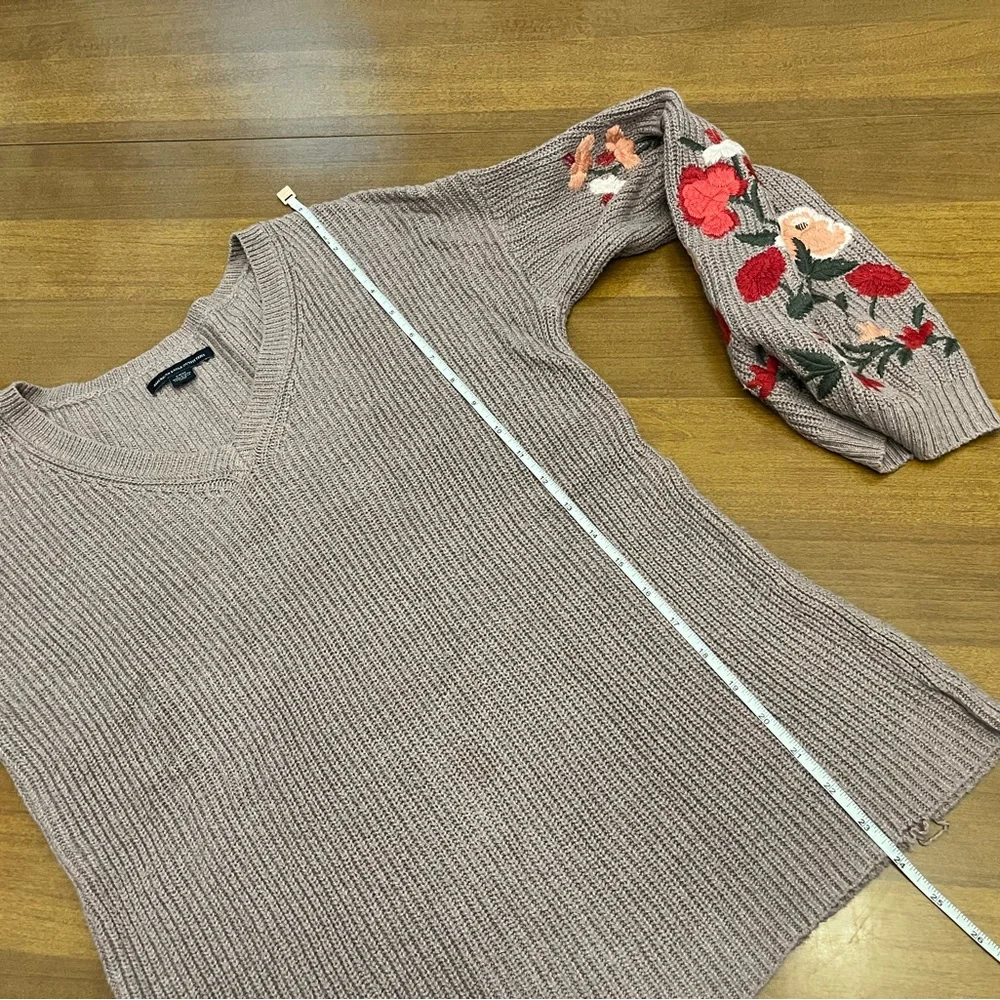 American Eagle v-neck sweater Size Small - Picture 10 of 13